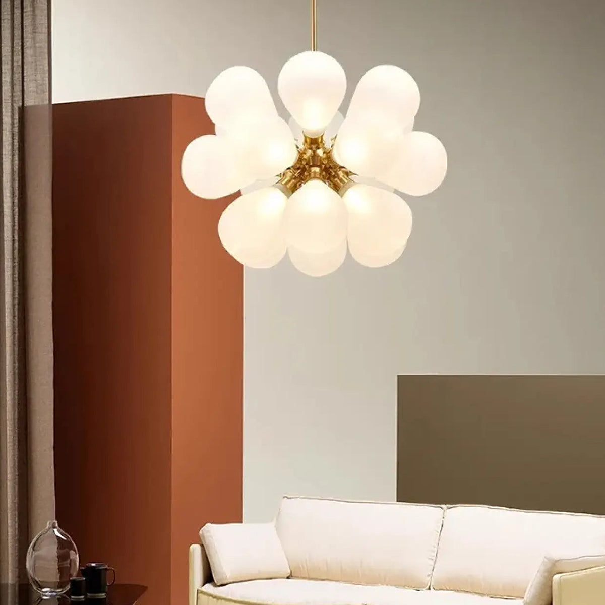 Suspension fleur en verre soufflé teinté, quatre coloris