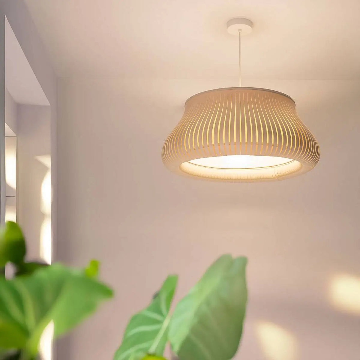Suspension ajourée ronde beige, tailles S ou M