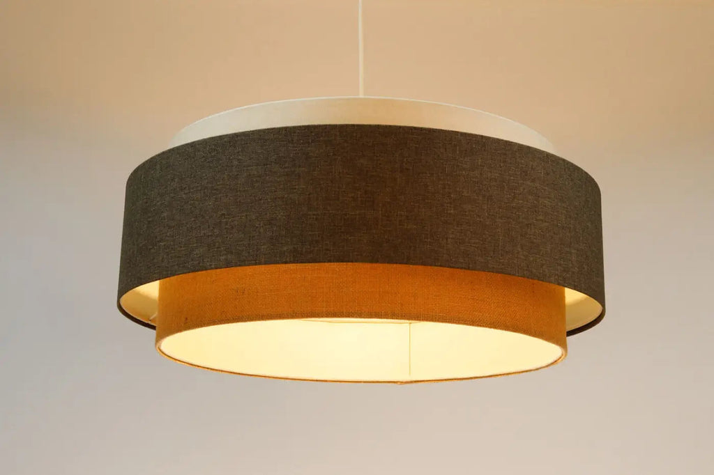 Suspension beige et crème, touches d'écru et de graphite
