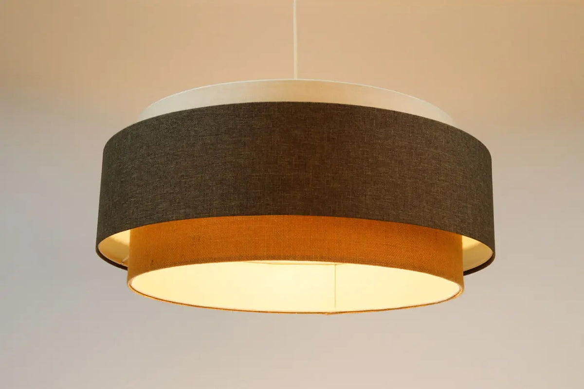 Suspension beige et crème, touches d'écru et de graphite