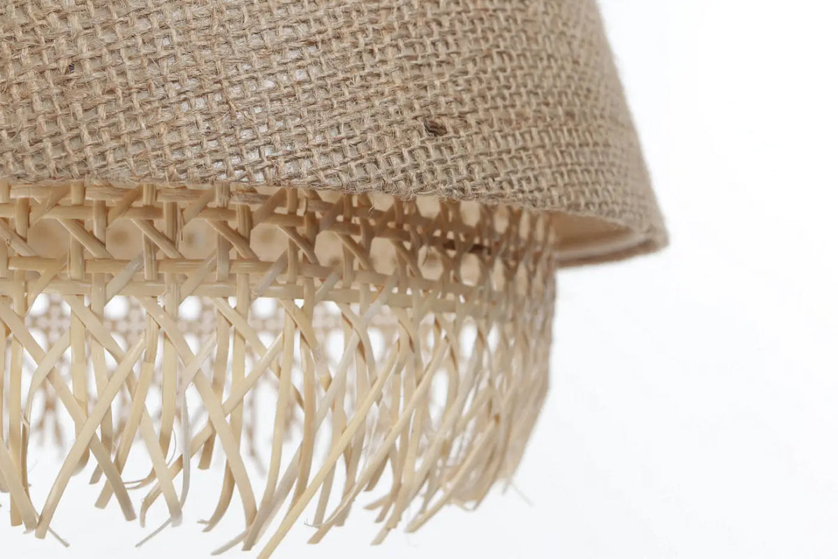 Suspension en rotin, teinte beige, ligne moderne