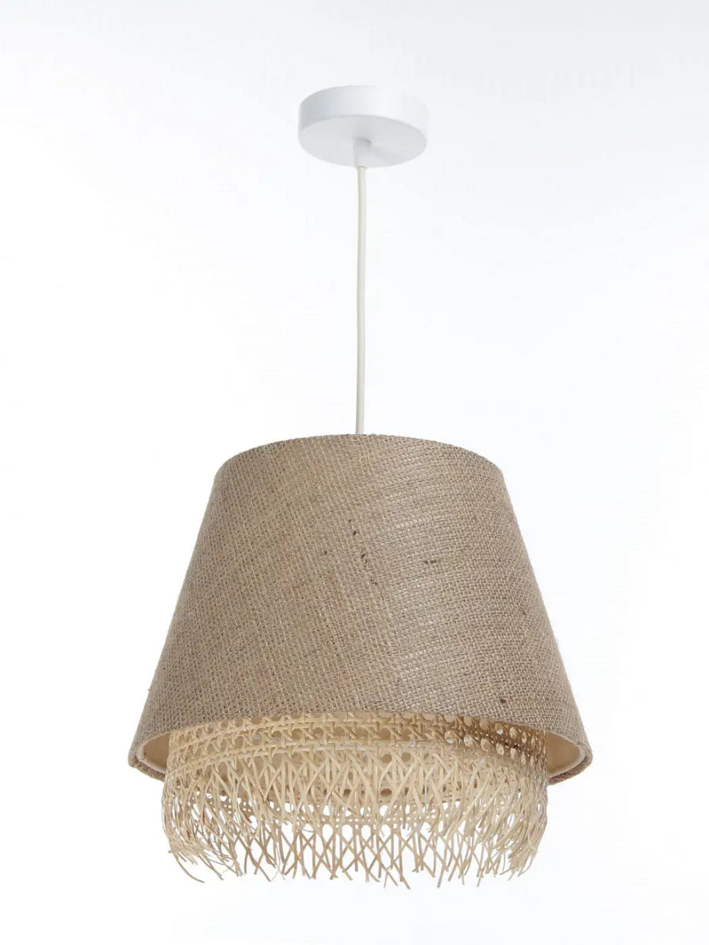 Suspension en rotin, teinte beige, ligne moderne