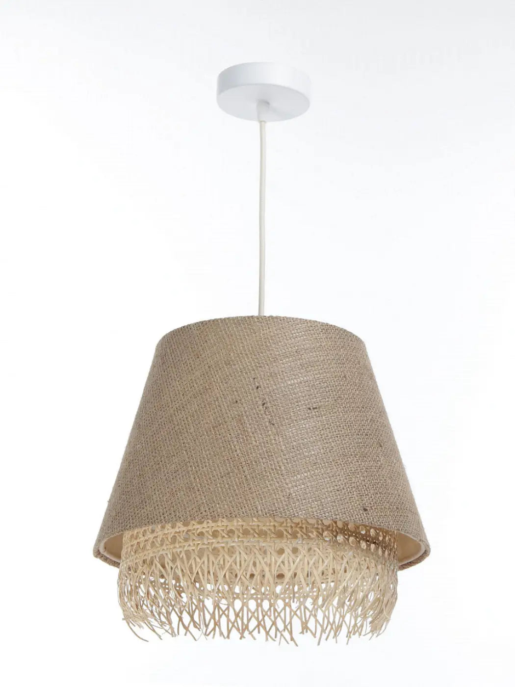 Suspension en rotin, teinte beige, ligne moderne