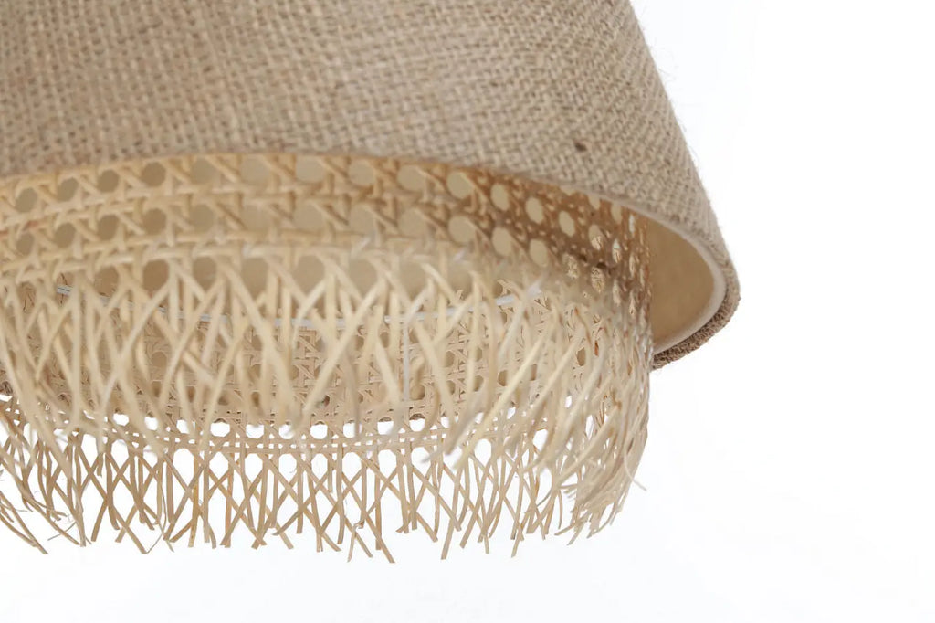 Suspension en rotin, teinte beige, ligne moderne