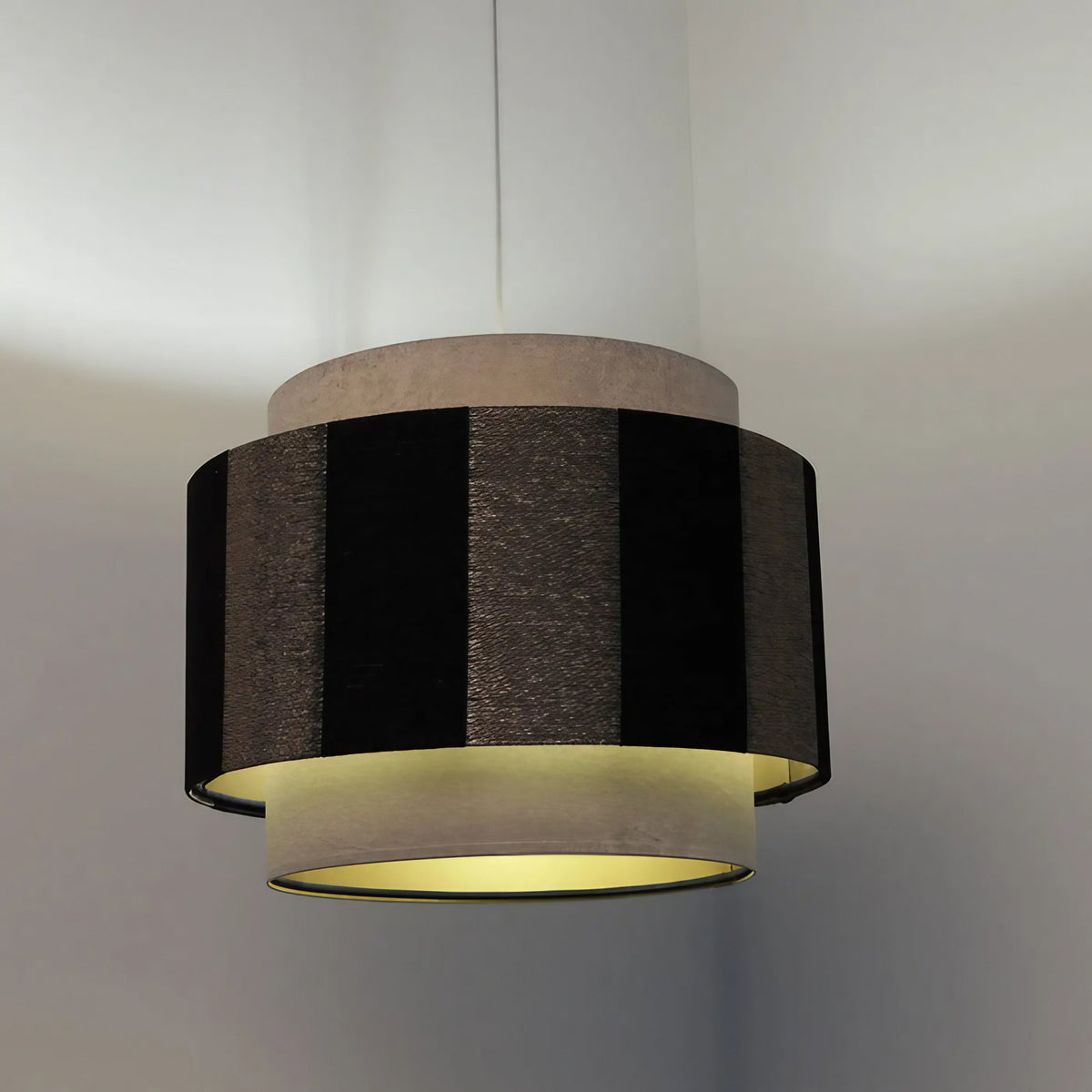 Suspension double cylindre beige, noir et doré, en tissu