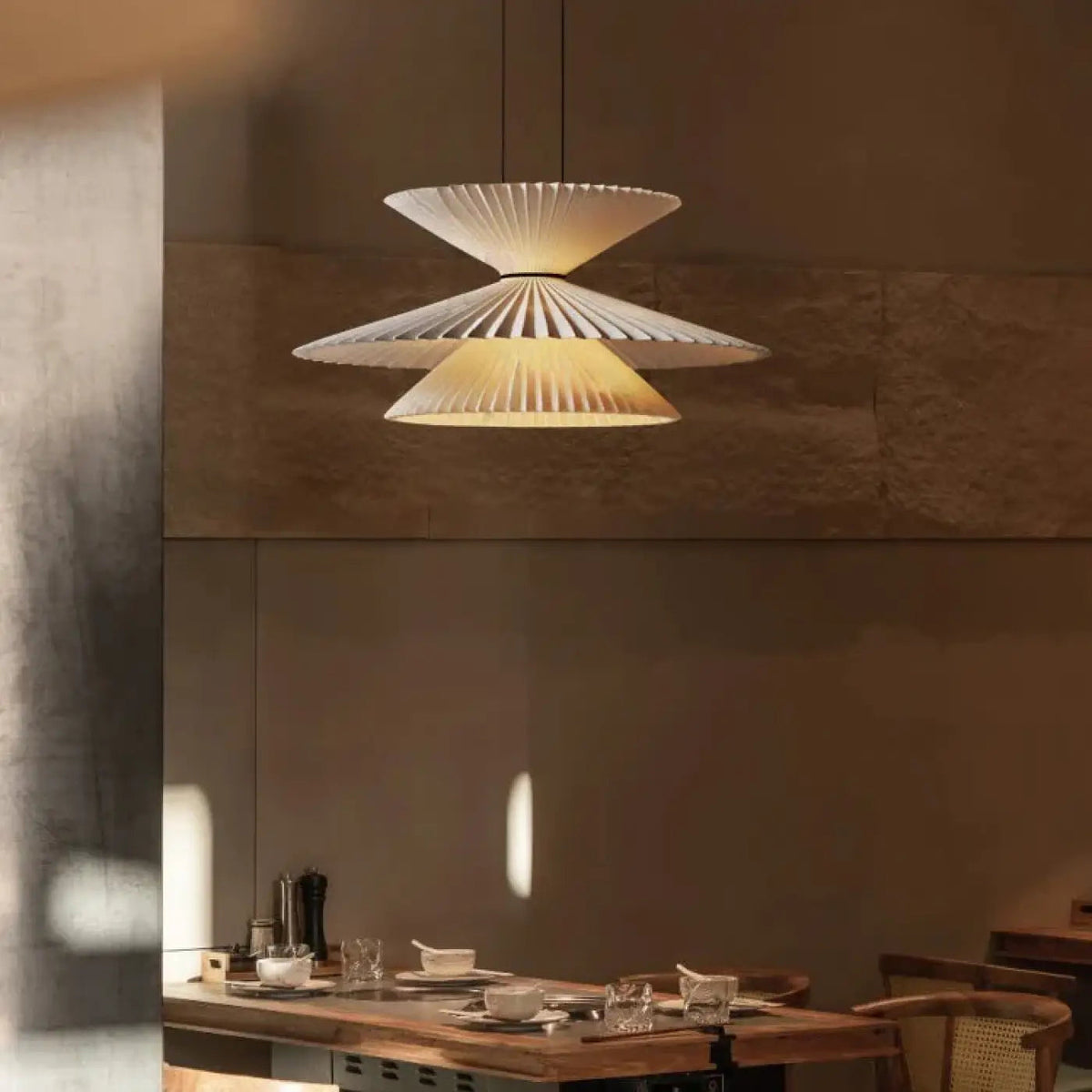 Suspension sculpturale en papier blanc, tailles S ou M