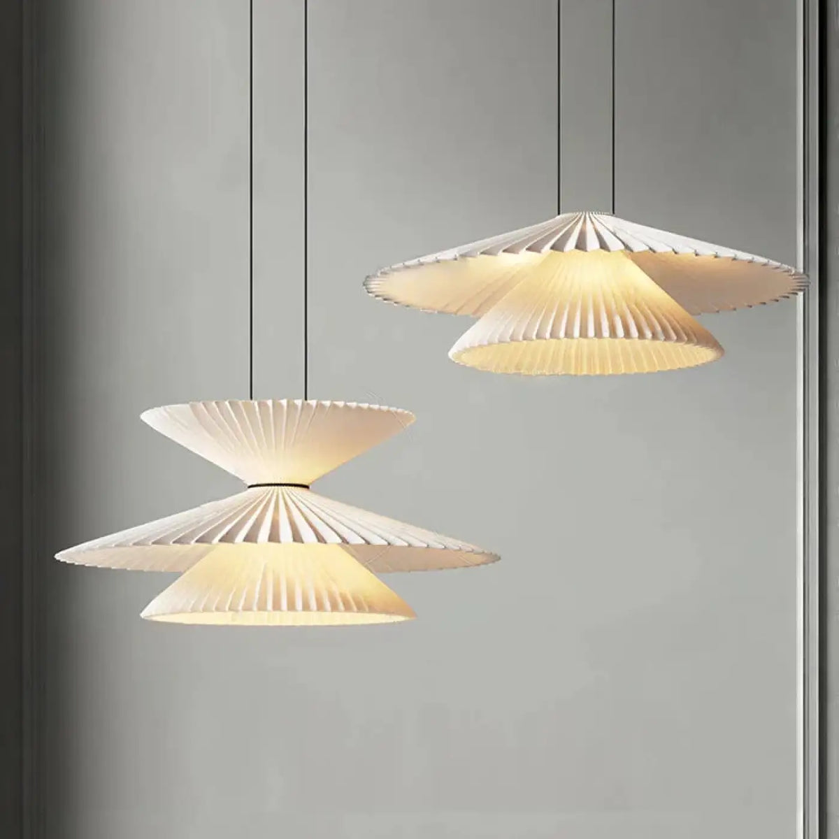 Suspension sculpturale en papier blanc, tailles S ou M