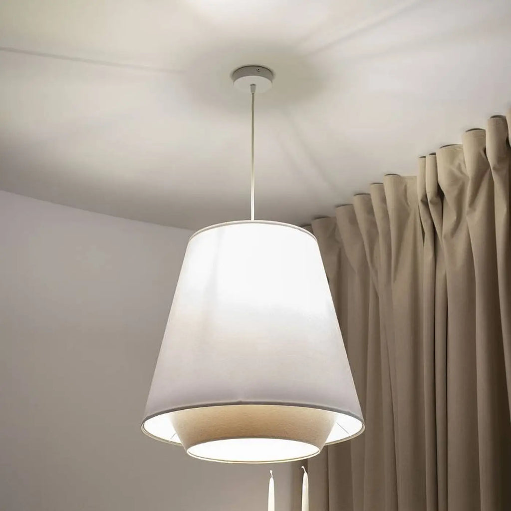 Suspension évasée en tissu blanc et crème, lignes coniques