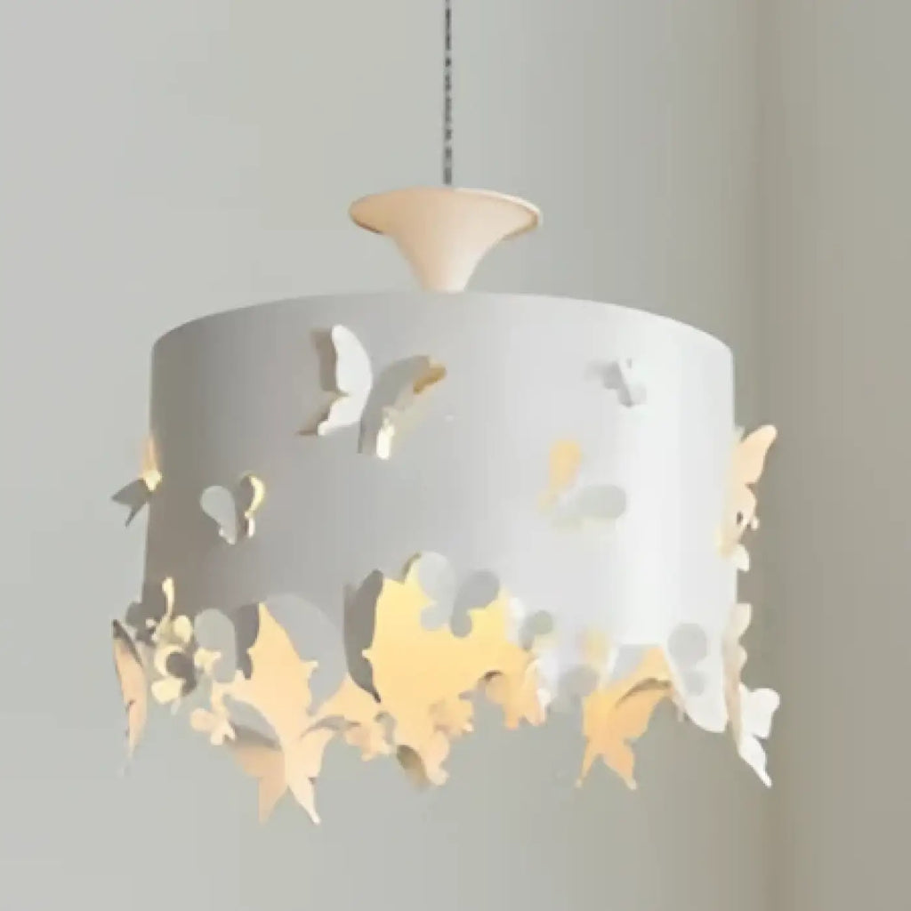 Suspension blanche à motifs papillons