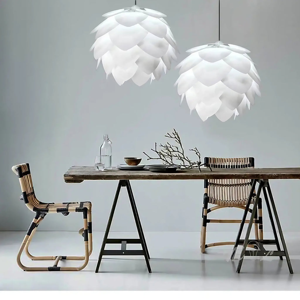 Suspension blanche en forme d'artichaut