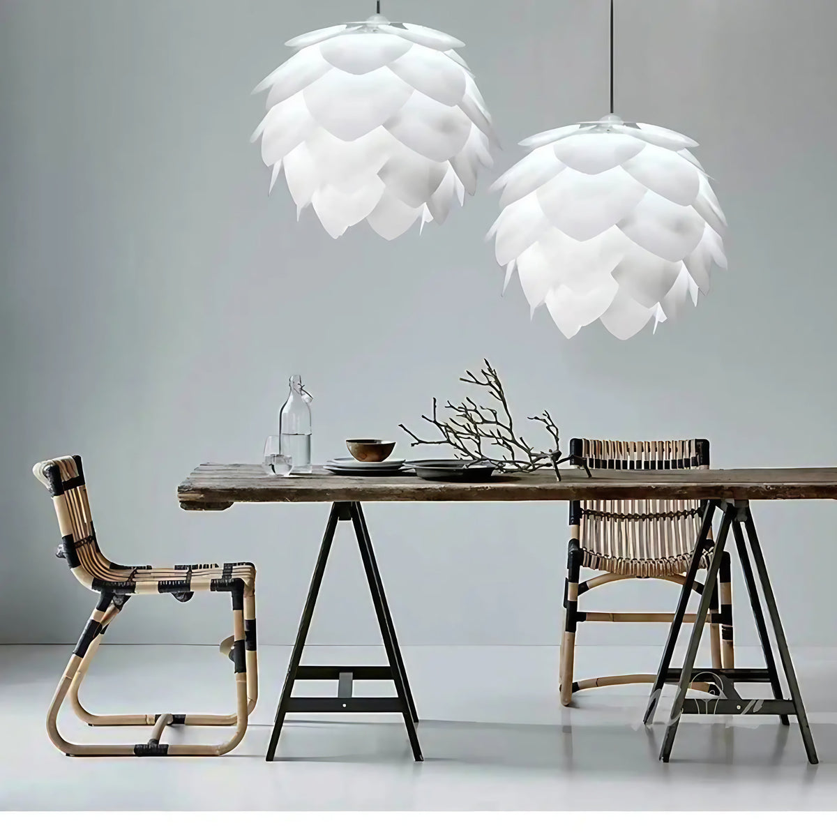Suspension blanche en forme d'artichaut