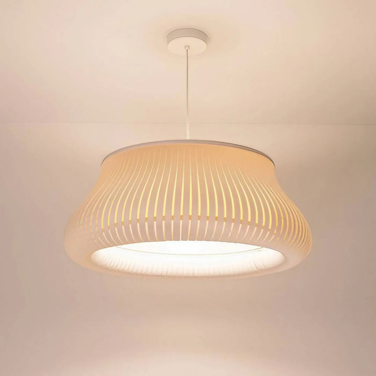 Suspension ronde blanche et crème, tailles S et M
