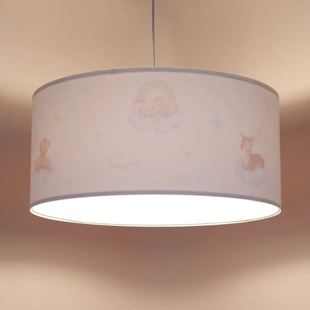 Suspension enfant blanche, faon dans les nuages à l'intérieur