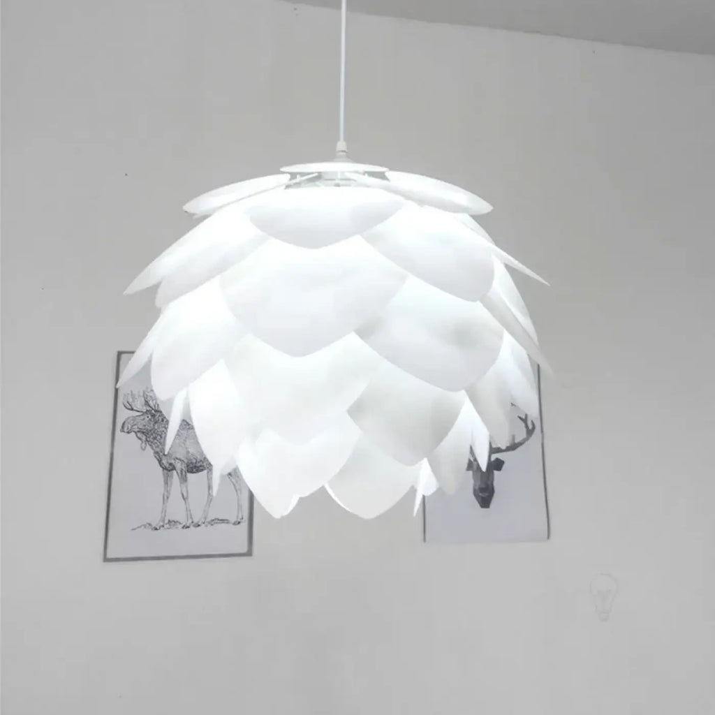 Suspension blanche en forme d'artichaut