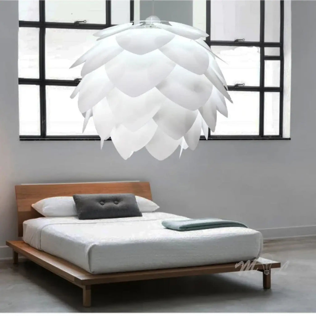 Suspension blanche en forme d'artichaut
