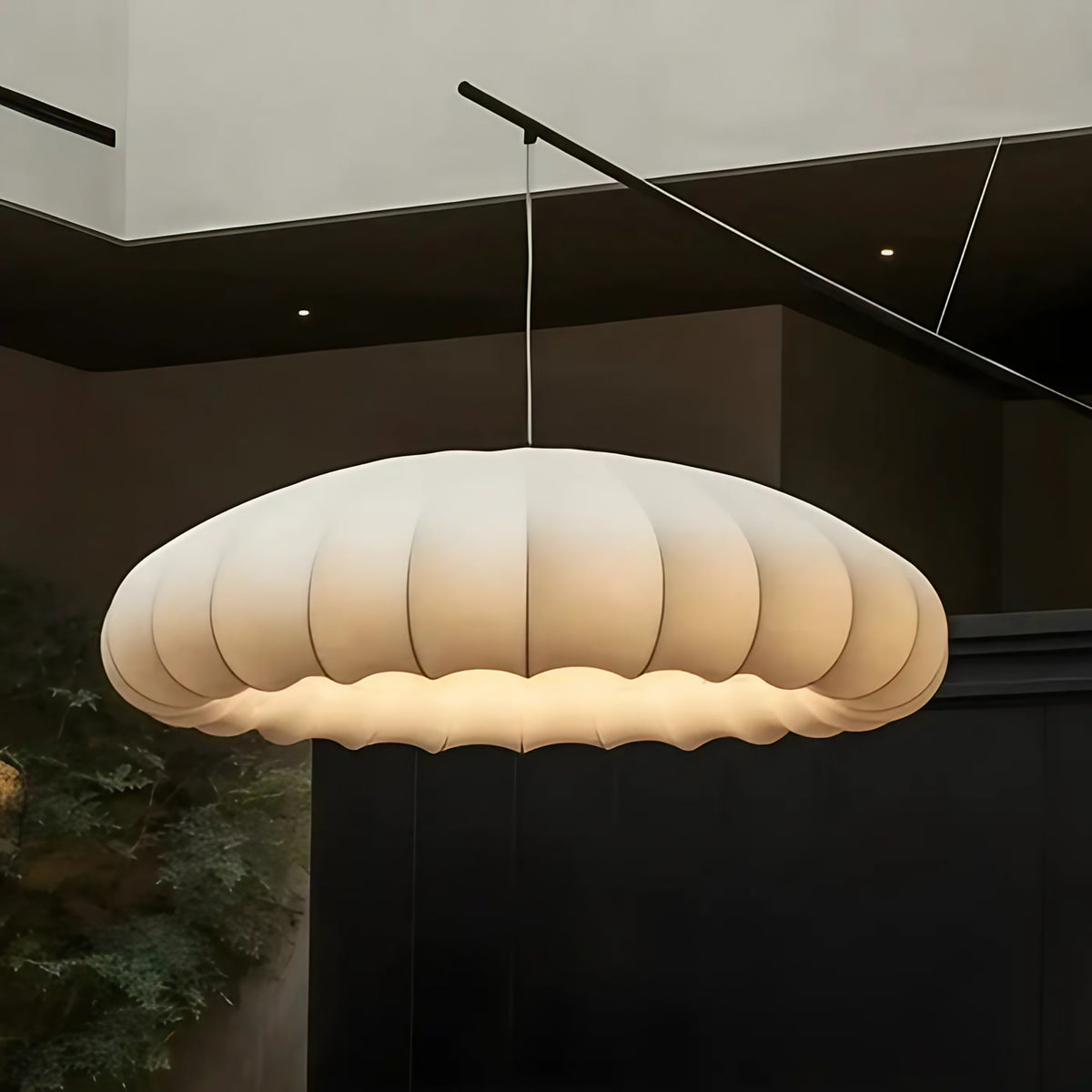 Suspension citrouille blanche aux formes arrondies
