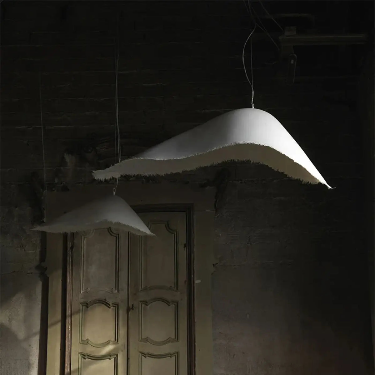 Suspension blanche au design original, tailles S, M et L