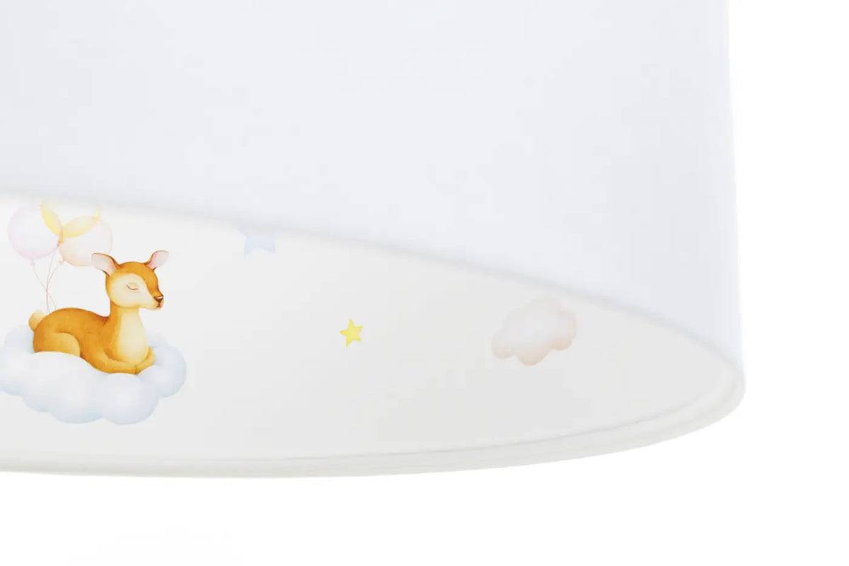 Suspension enfant blanche, faon dans les nuages à l'intérieur