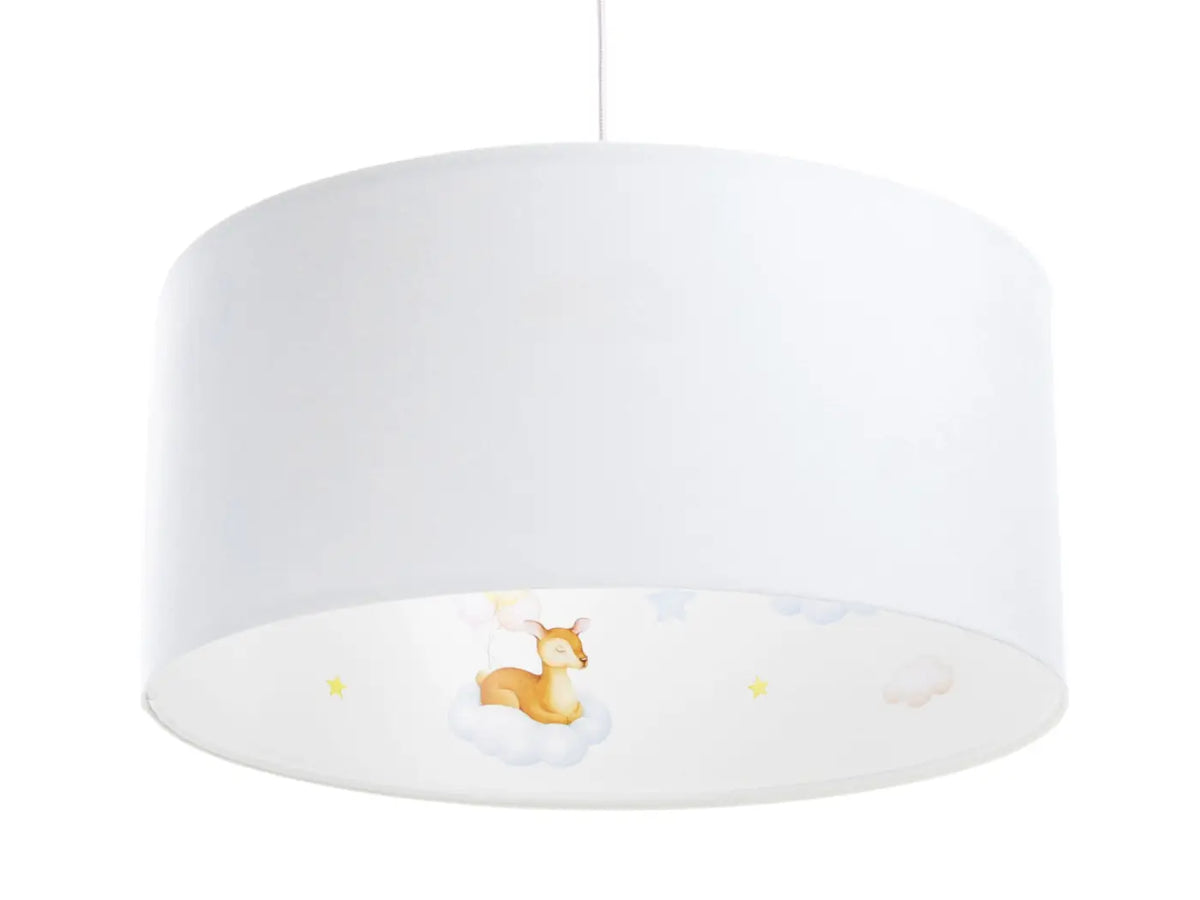 Suspension enfant blanche, faon dans les nuages à l'intérieur
