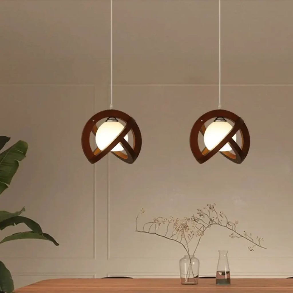 Suspension design d'inspiration tressée, beige ou marron
