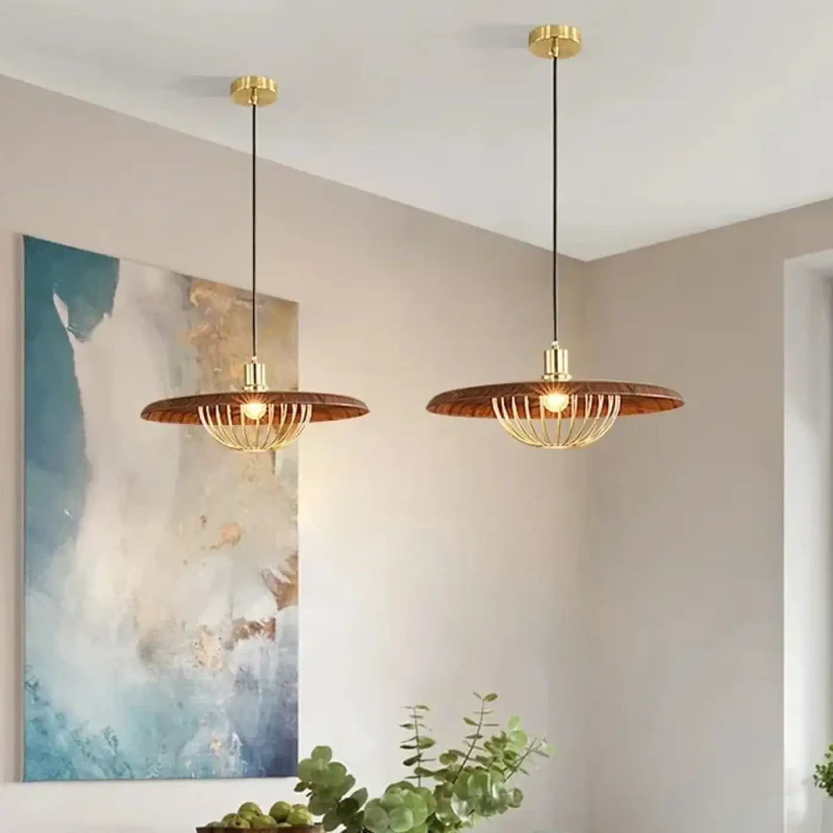 Suspension à abat-jour rond, bois et métal doré, quatre coloris, beige