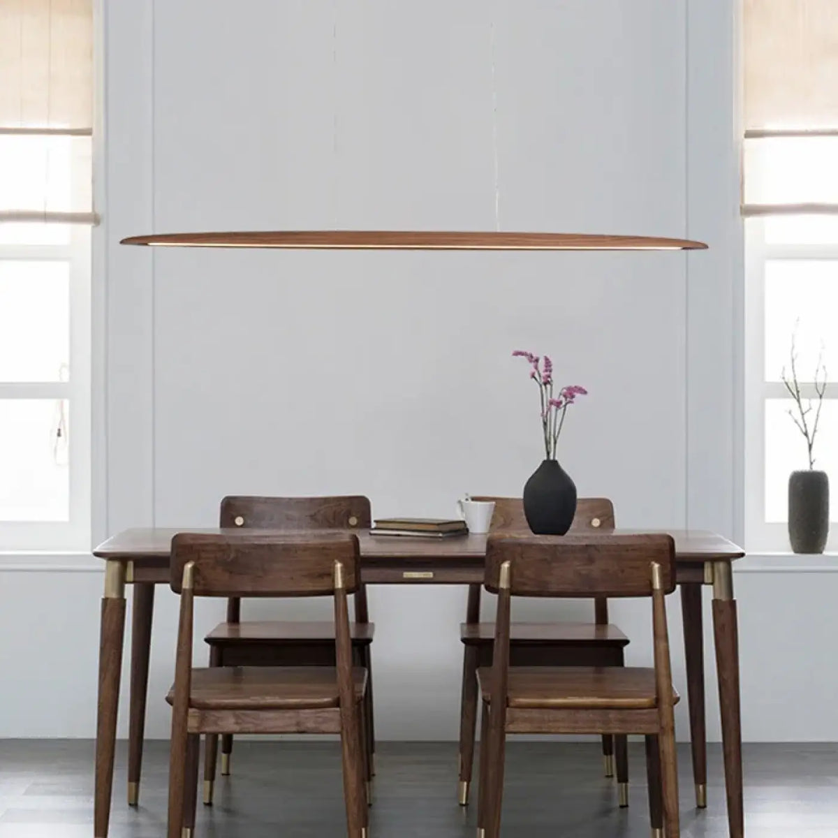 Suspension en bois allongée et minimaliste, marron ou beige