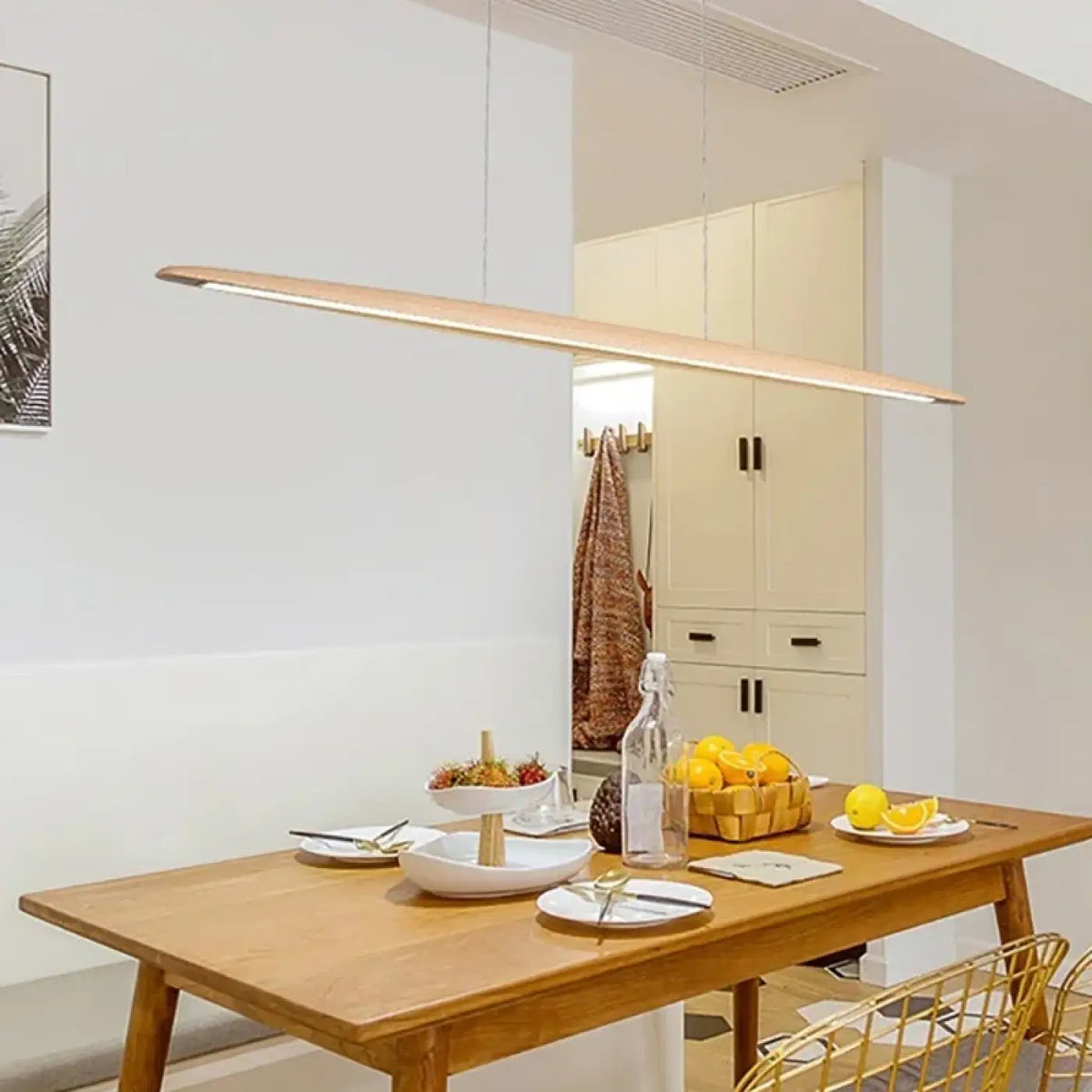 Suspension en bois allongée et minimaliste, marron ou beige