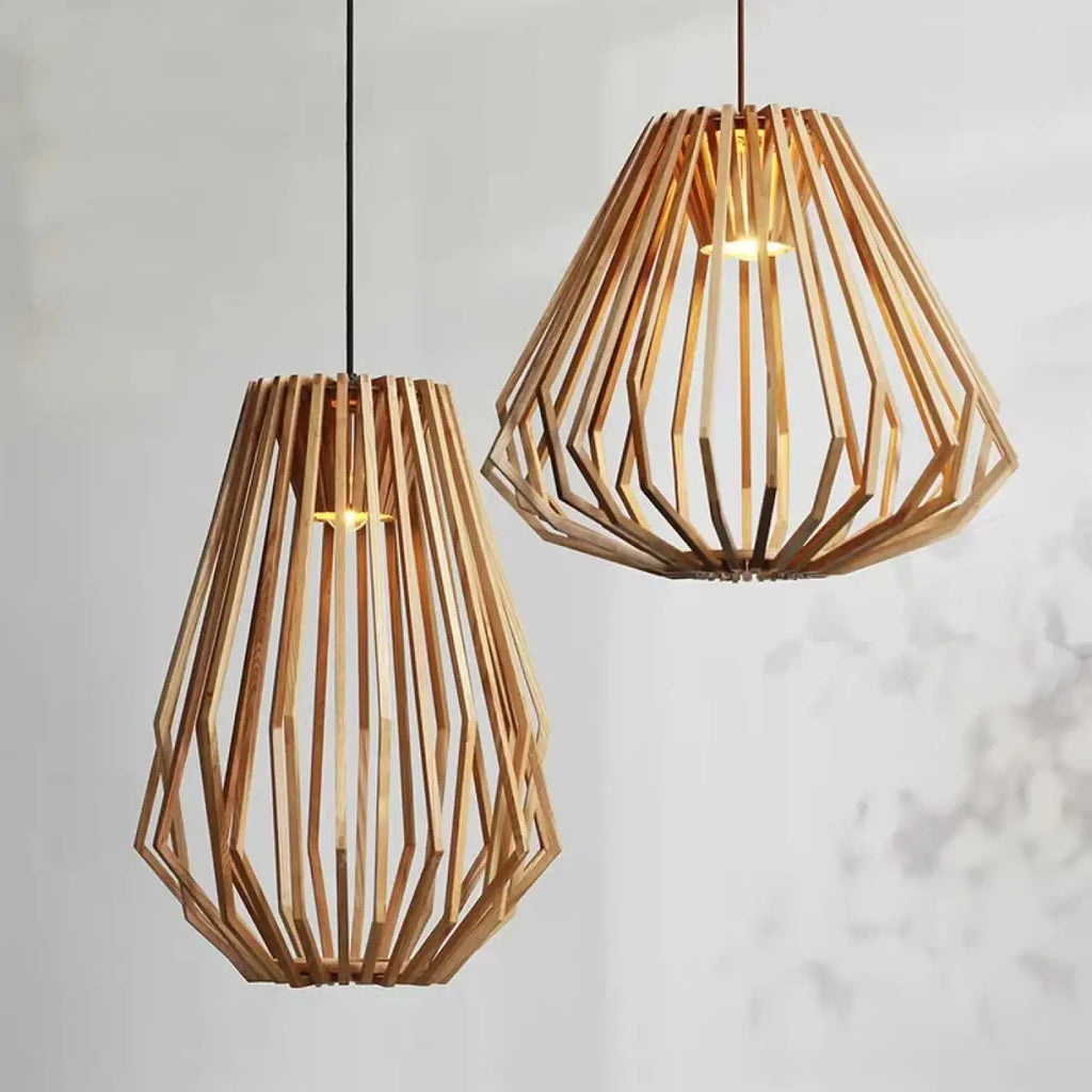 Suspension en bois naturel aux lignes géométriques, modèles A et B