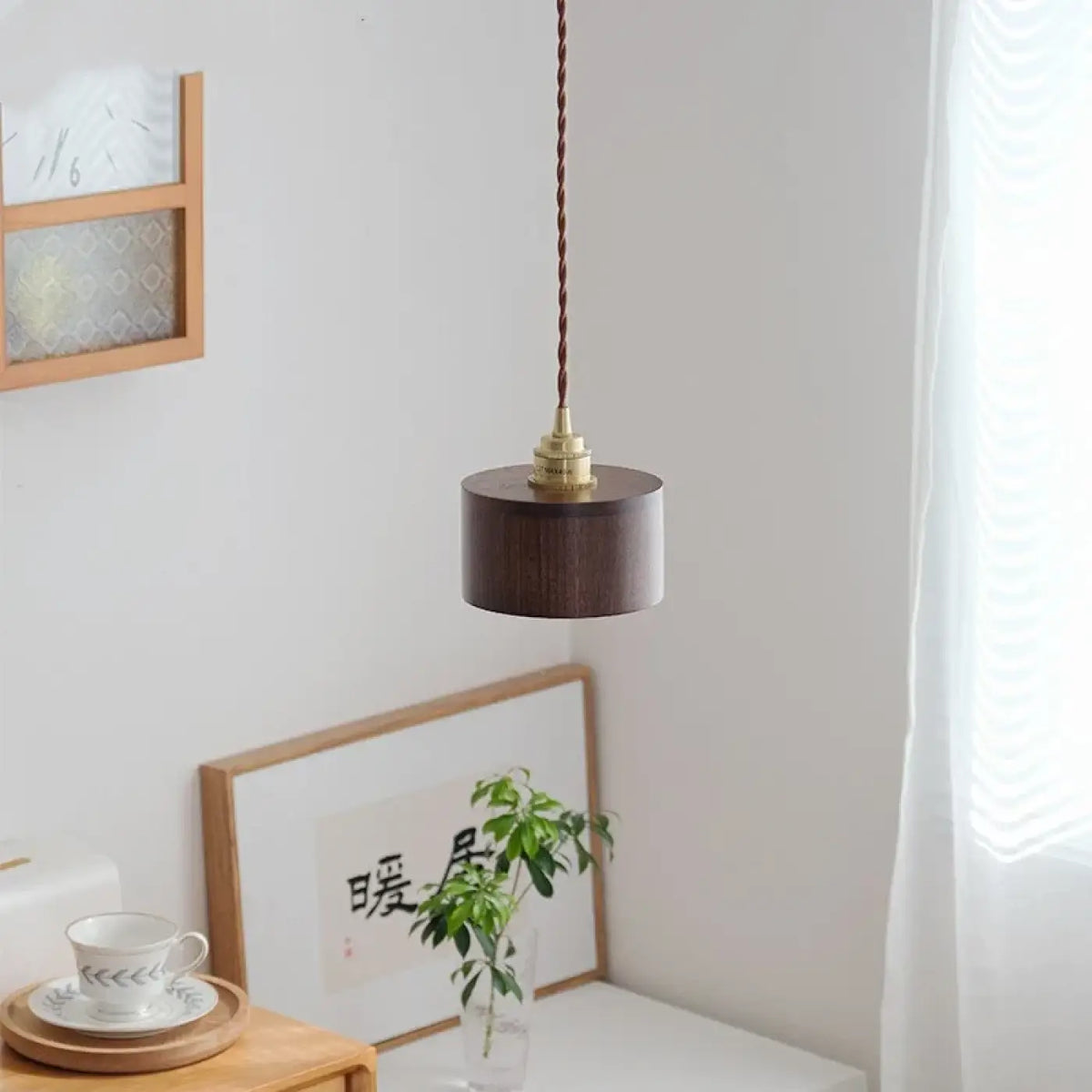 Suspension en bois de noyer et cuivre, ligne minimaliste, marron