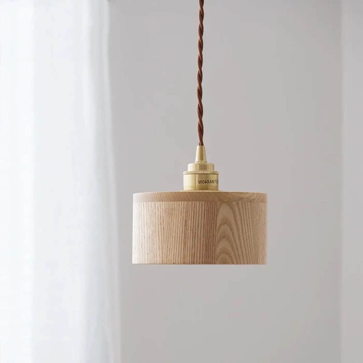 Suspension en bois de noyer et cuivre, ligne minimaliste