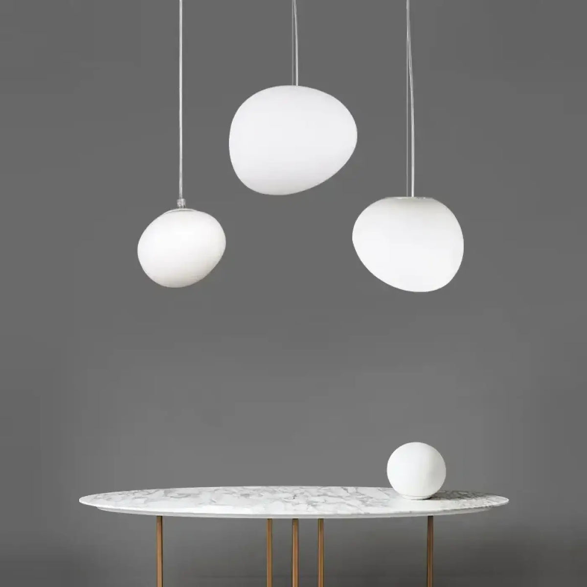 Suspension boule blanche LED, trois tailles S, M et L