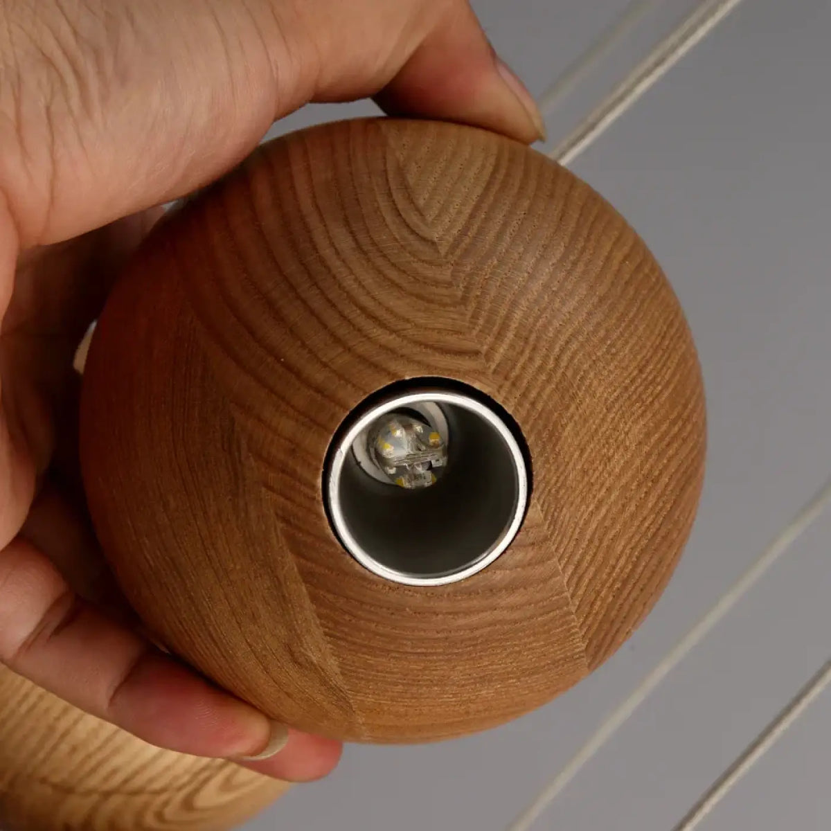 Suspension à boules en bois marron, blanc chaud ou froid