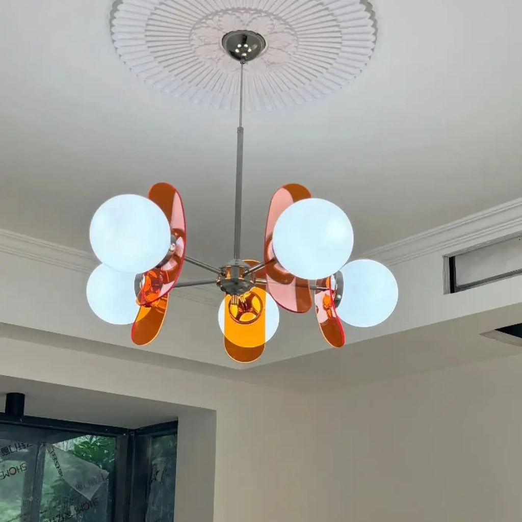 Suspension à globes opalins et panneaux ambrés, quatre tailles