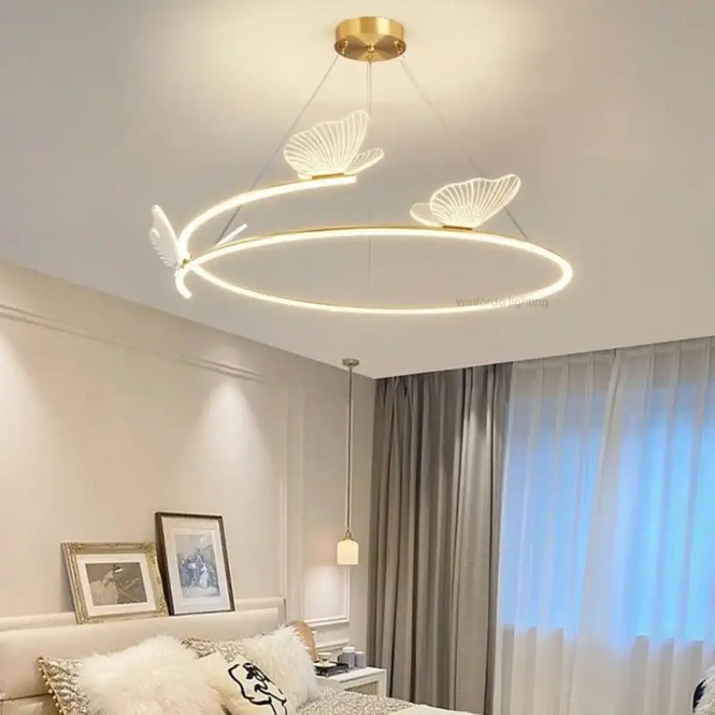 Suspension anneau LED à trois papillons dorés, tailles S, M, L