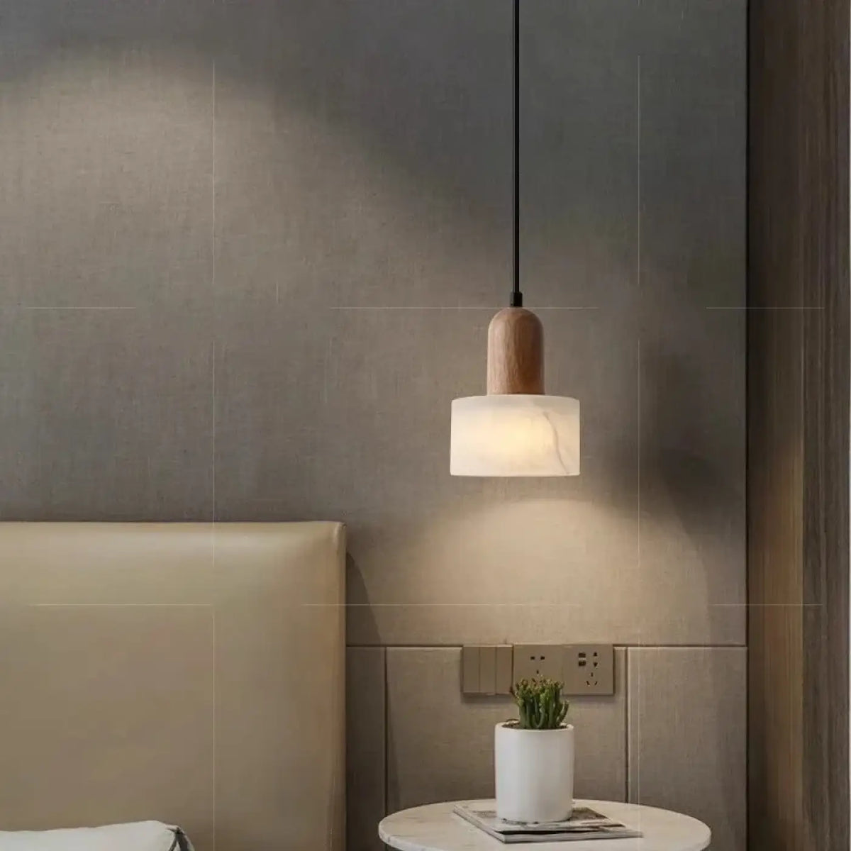 Suspension en marbre et bois naturel, style contemporain, beige