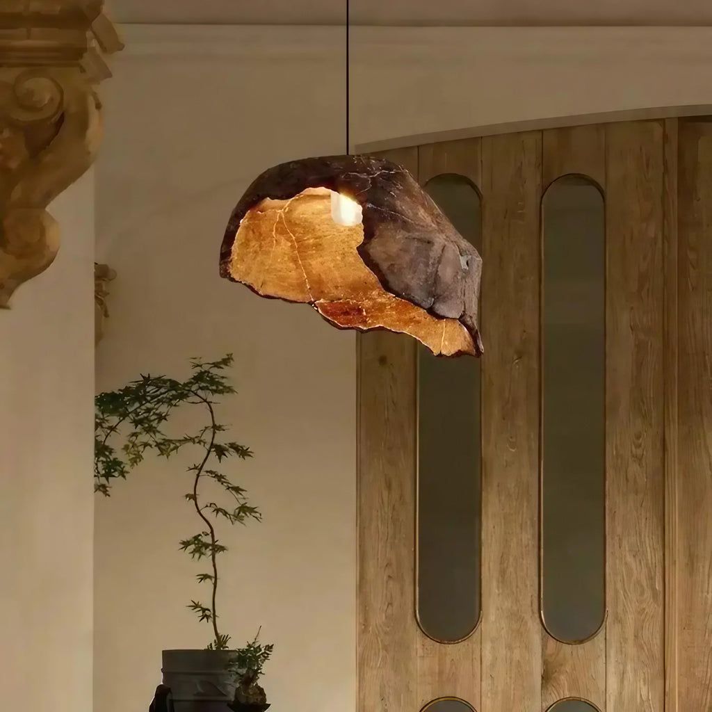 Suspension en forme de lotus, intérieur aux nuances dorées