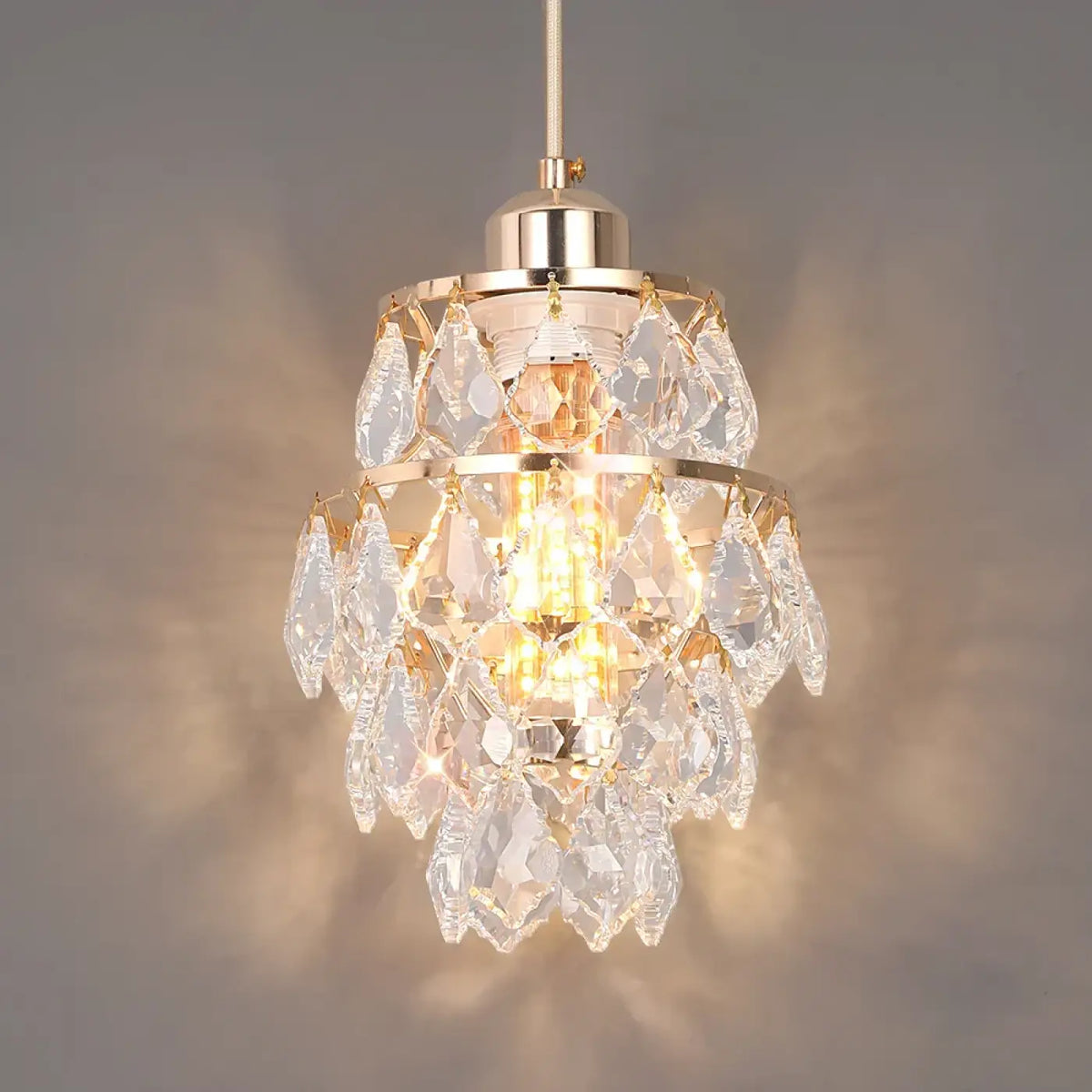 Suspension en cristal à forme géométrique