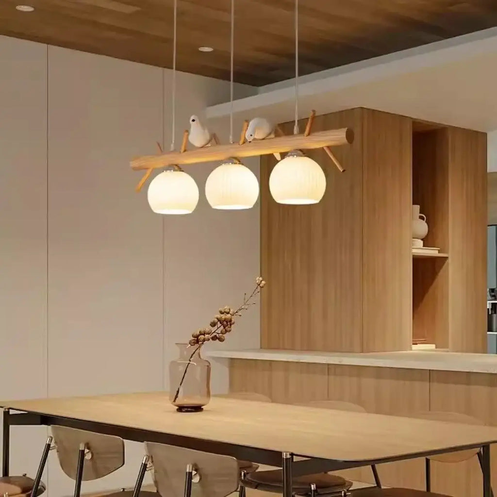 Suspension décorative aux oiseaux en bois clair, deux modèles