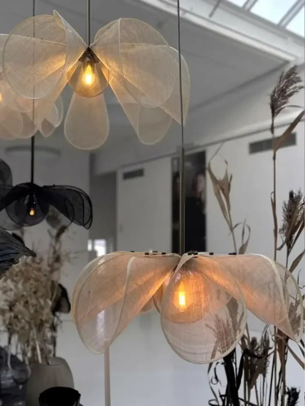 Suspension à pétales translucides en forme de feuilles, S ou M