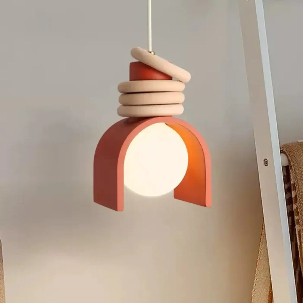 Suspension design en résine et fer, coloris blanc ou orange