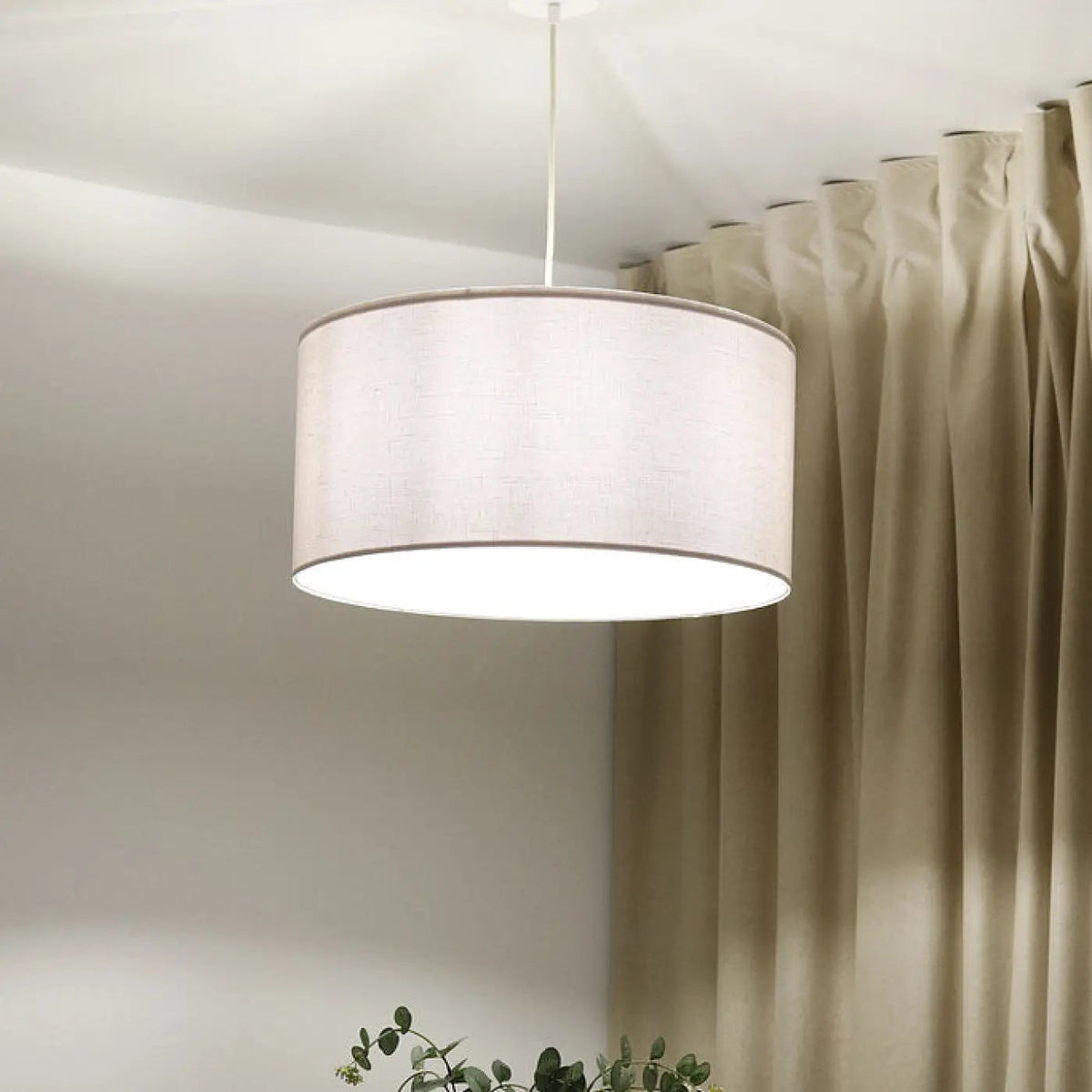 Suspension en tissu blanc crème, abat-jour aux lignes arrondies