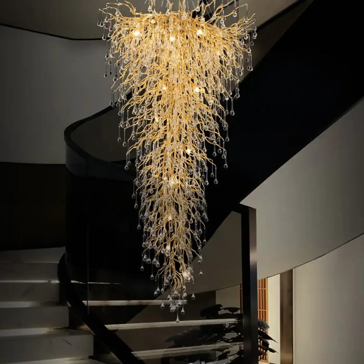 Lustre cascade à branches dorées et cristaux, tailles S à XL