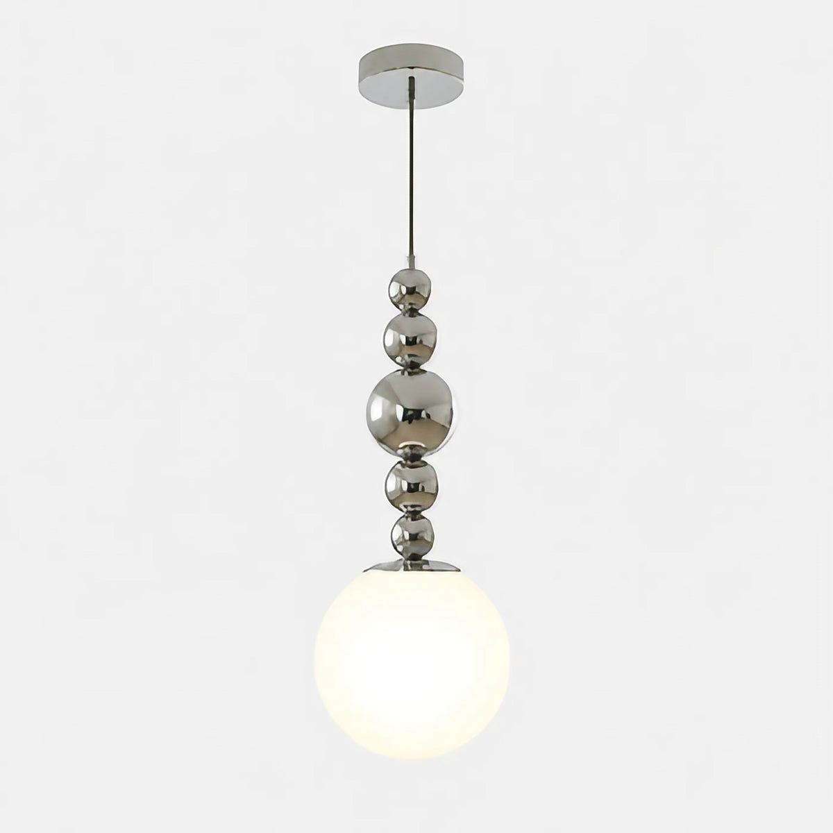 Suspension à sphères chromées et globe en verre opalin, blanc