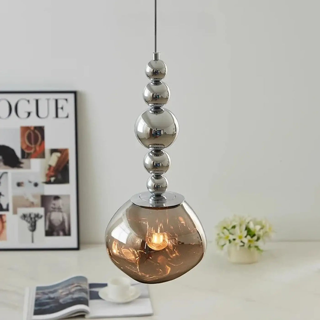 Suspension à sphères chromées et globe en verre opalin