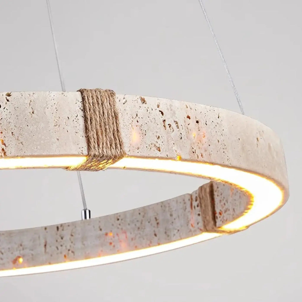 Suspension LED circulaire aspect travertin, trois tailles