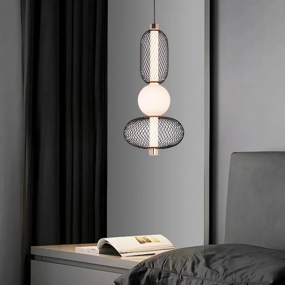 Suspension en métal maillé et sphères lumineuses, trois modèles