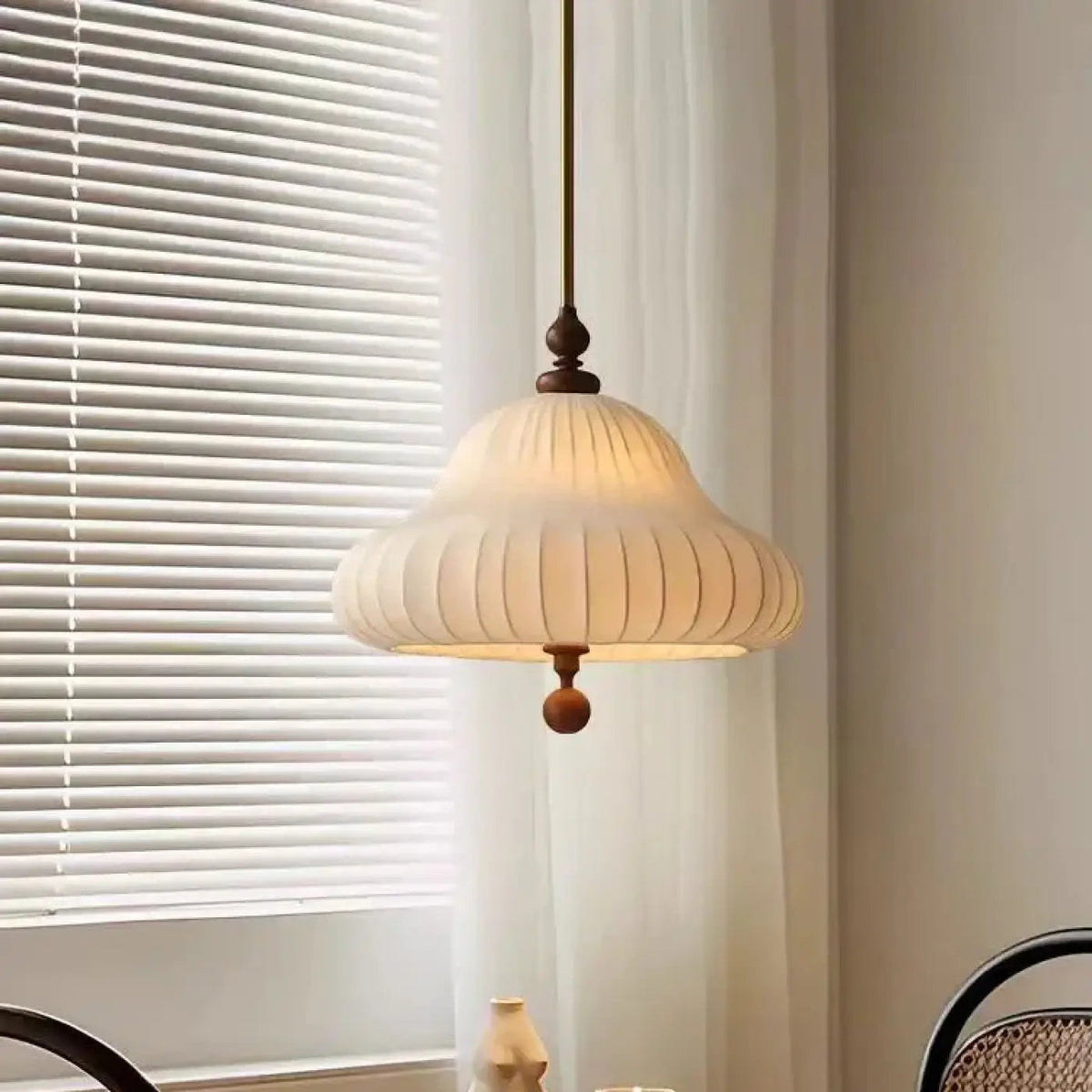 Suspension en tissu et bois naturel, deux modèles
