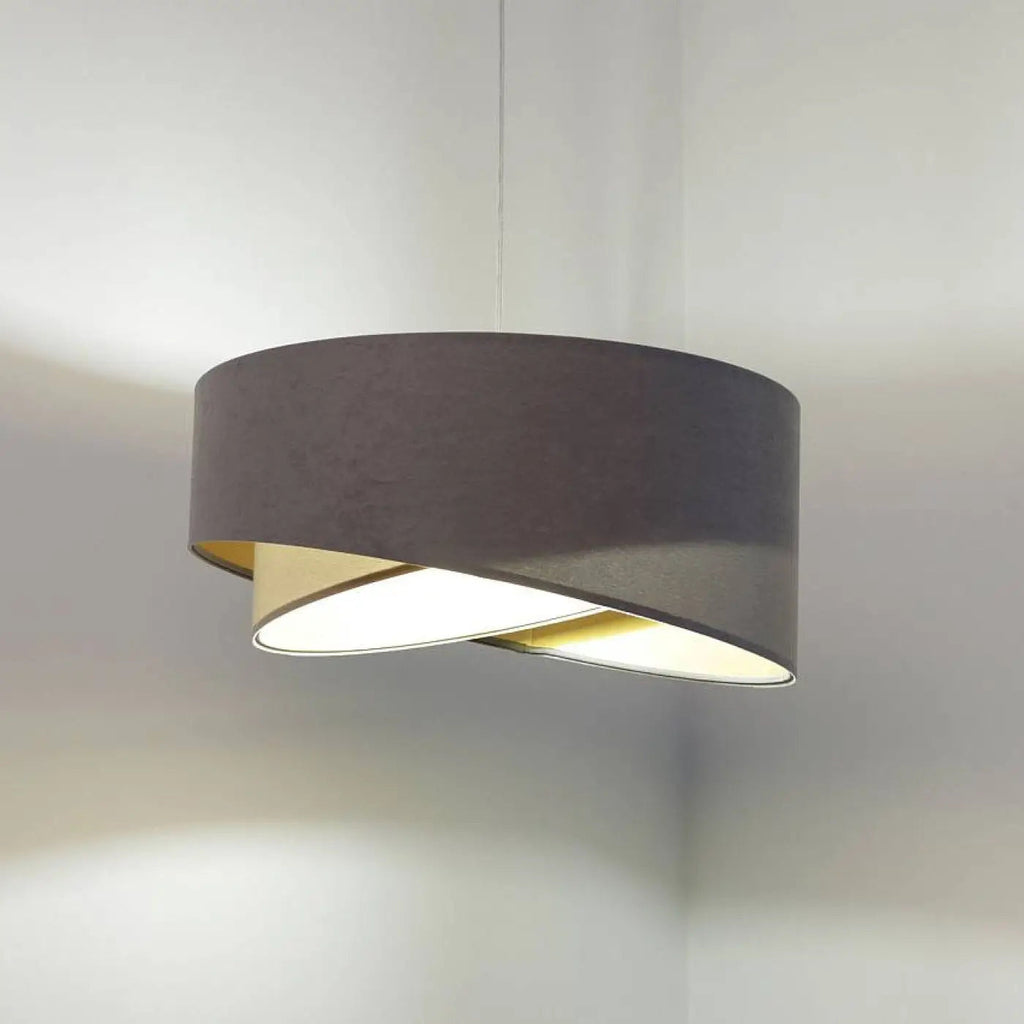 Suspension en tissu gris et beige arrondie, reflets dorés dedans