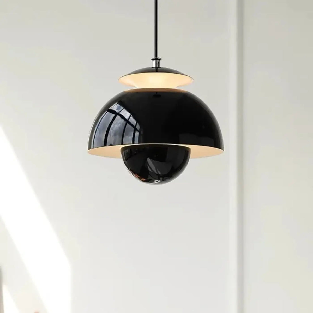 Suspension épurée en métal, quatre coloris, lumière au choix, noir