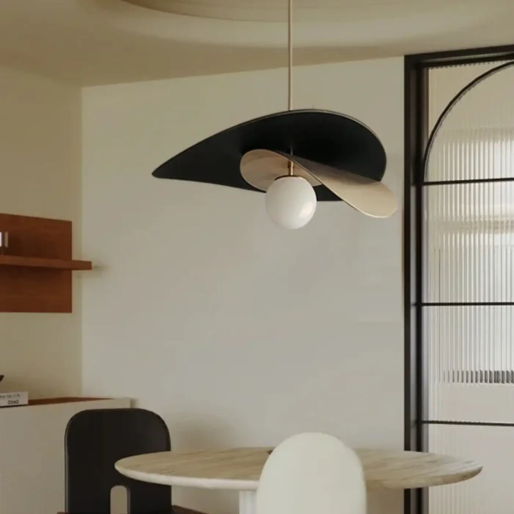 Suspension épurée en métal noir et doré